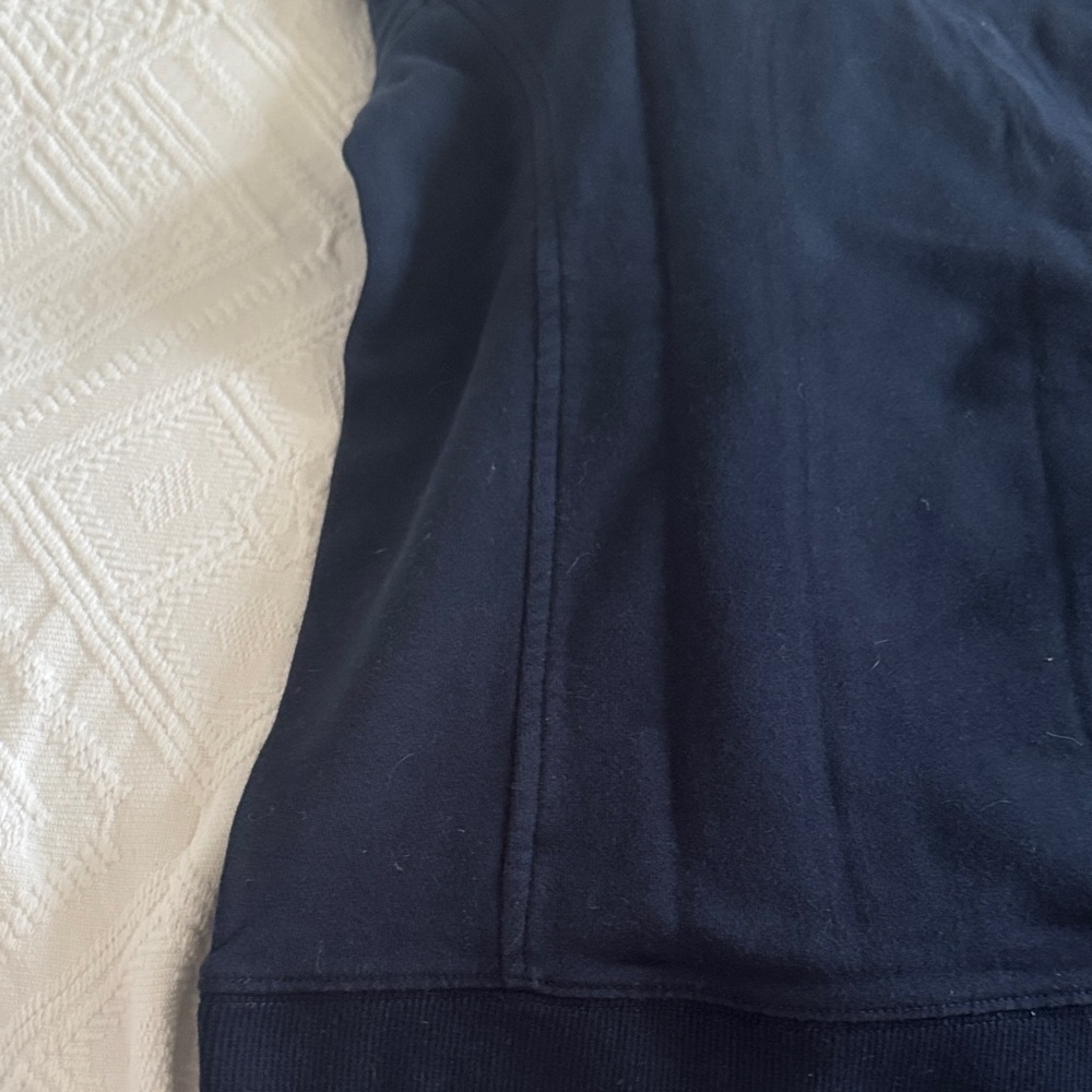 Vineyard Vines Navy and White Sweatshirt - Picture 5 of 9